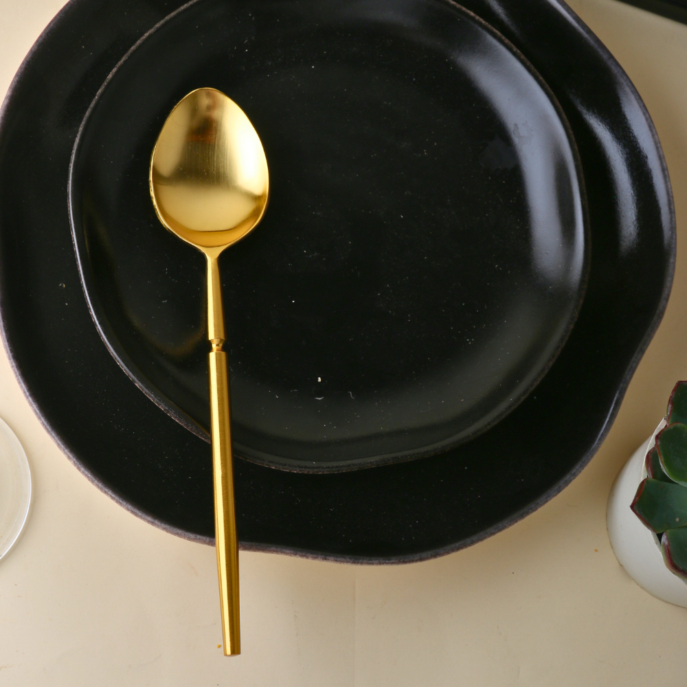 Golden tranquility dinner spoon with plate