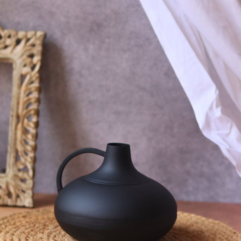 Black handle flower vase