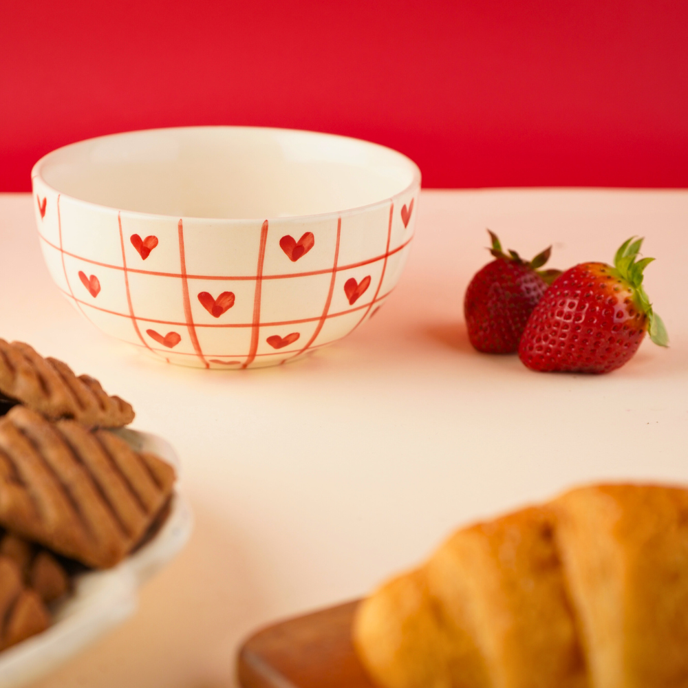 red chequered heart bowl with red & white color