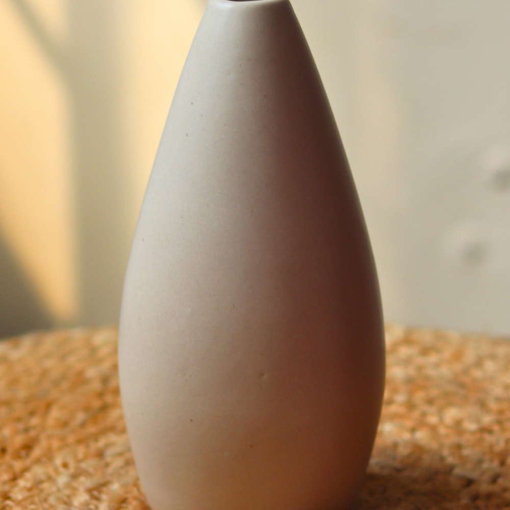 Buttercream vase on mat