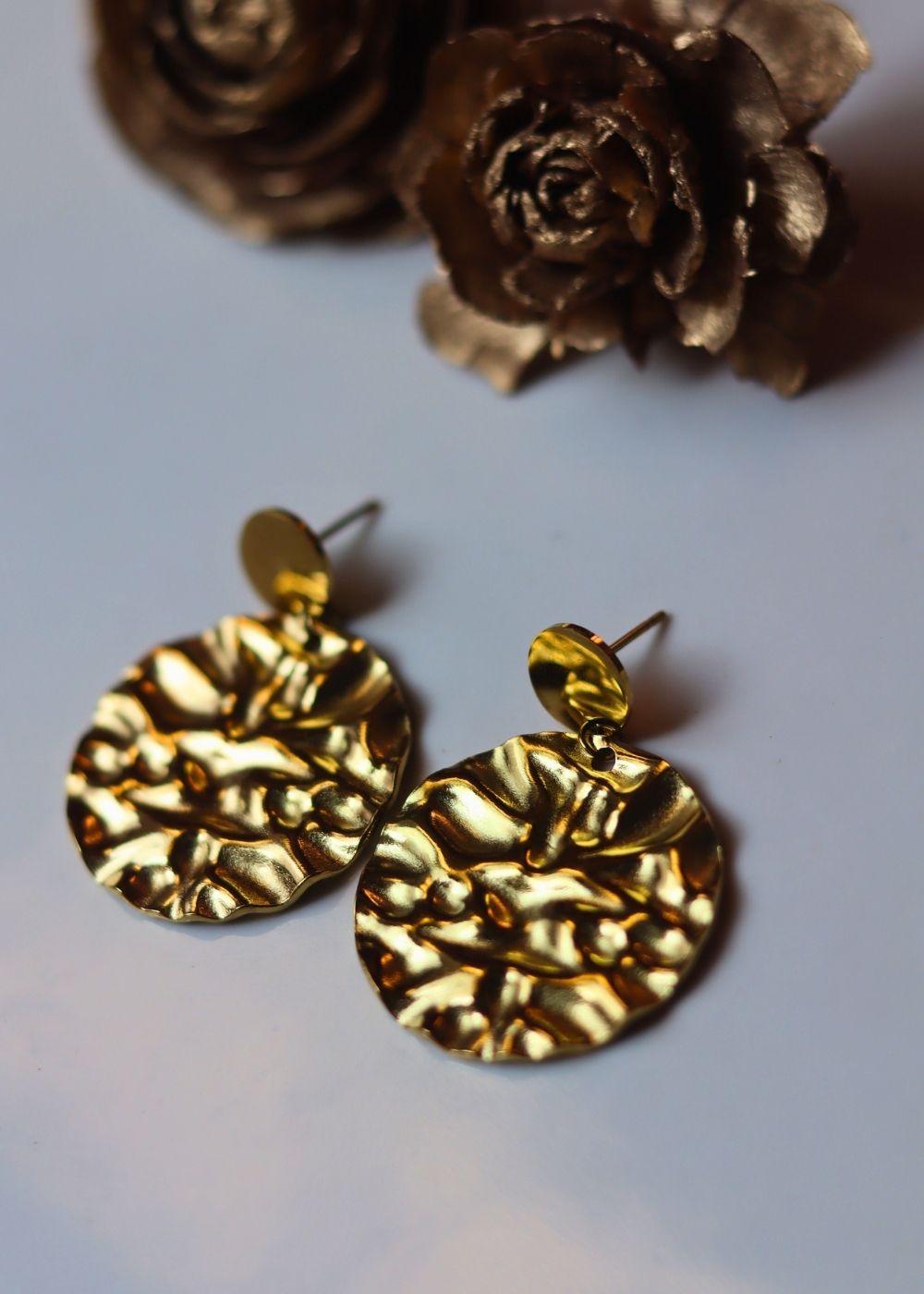 Hypoallergic Gold Cut Earrings