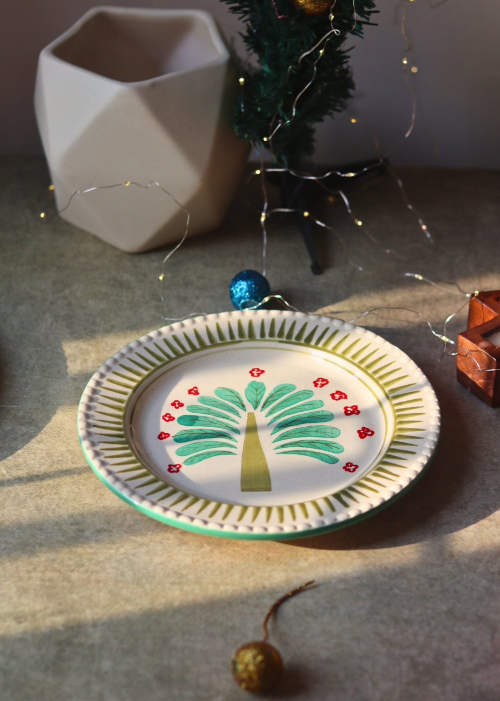 Ceramic Palm Oasis Plate White & Green