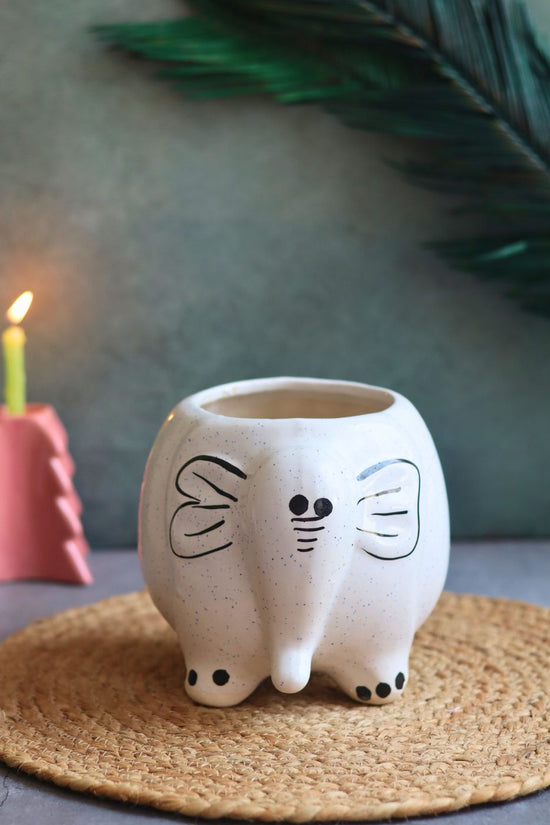 Hello ele planter made by ceramic 