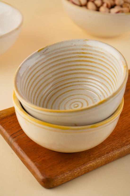 pearl white swirl curry bowl made by ceramic 