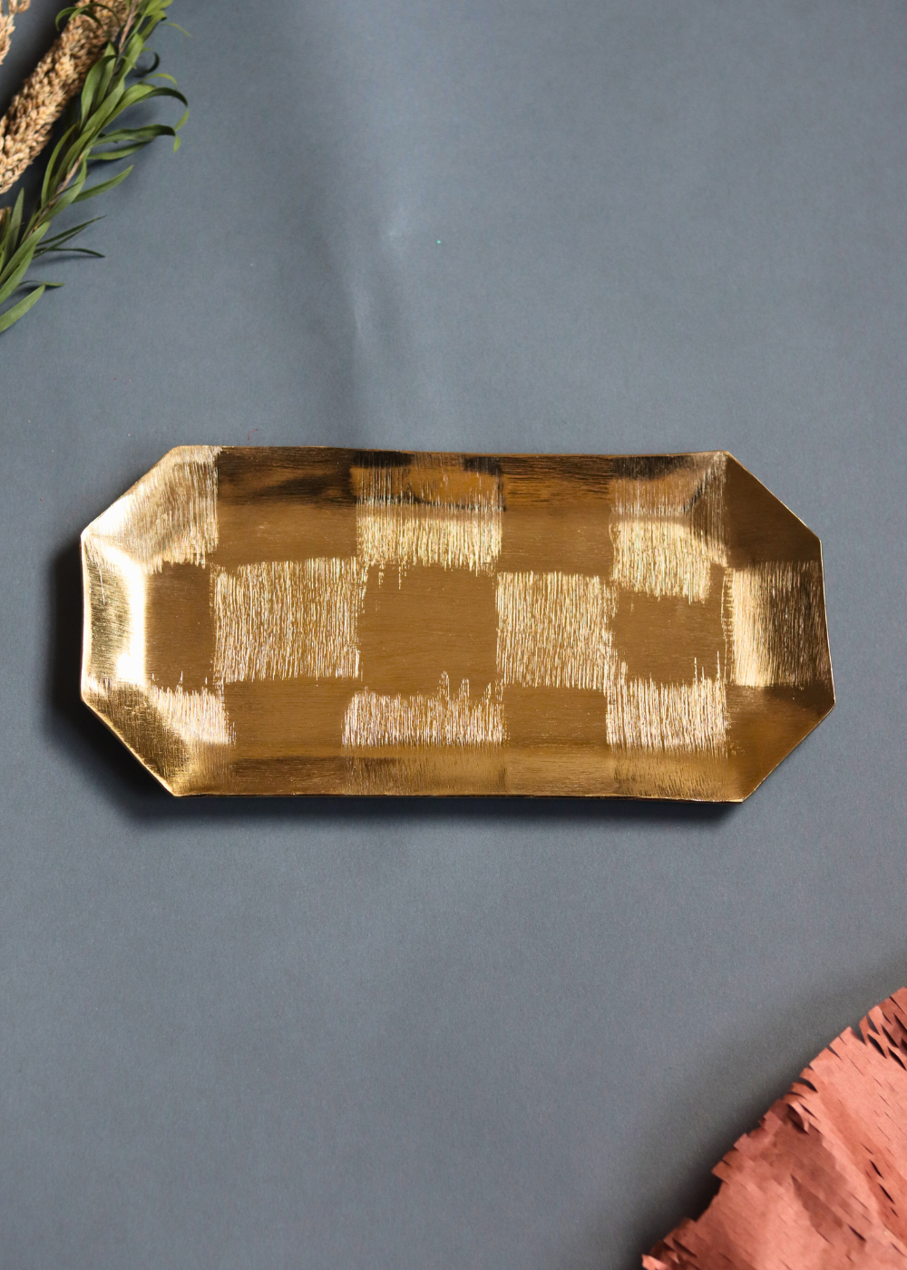 Kitchenware square patterned gold platter