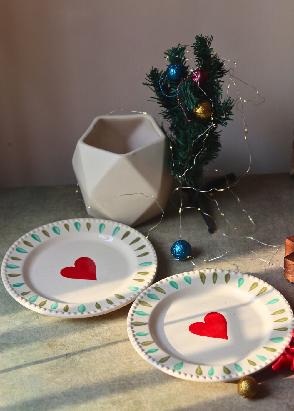 Dinnerware ceramic plate heart painted