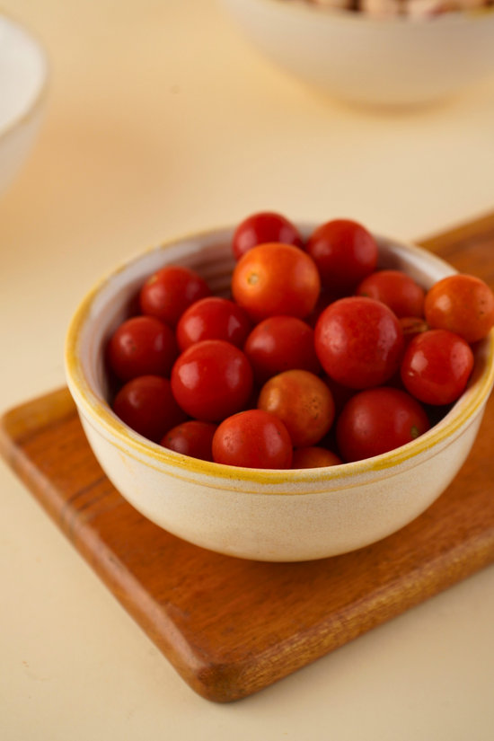 pearl white swirl curry bowl with ceramic material