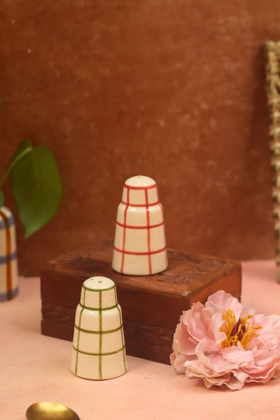 Chequered Salt Pepper Shakers made by ceramic