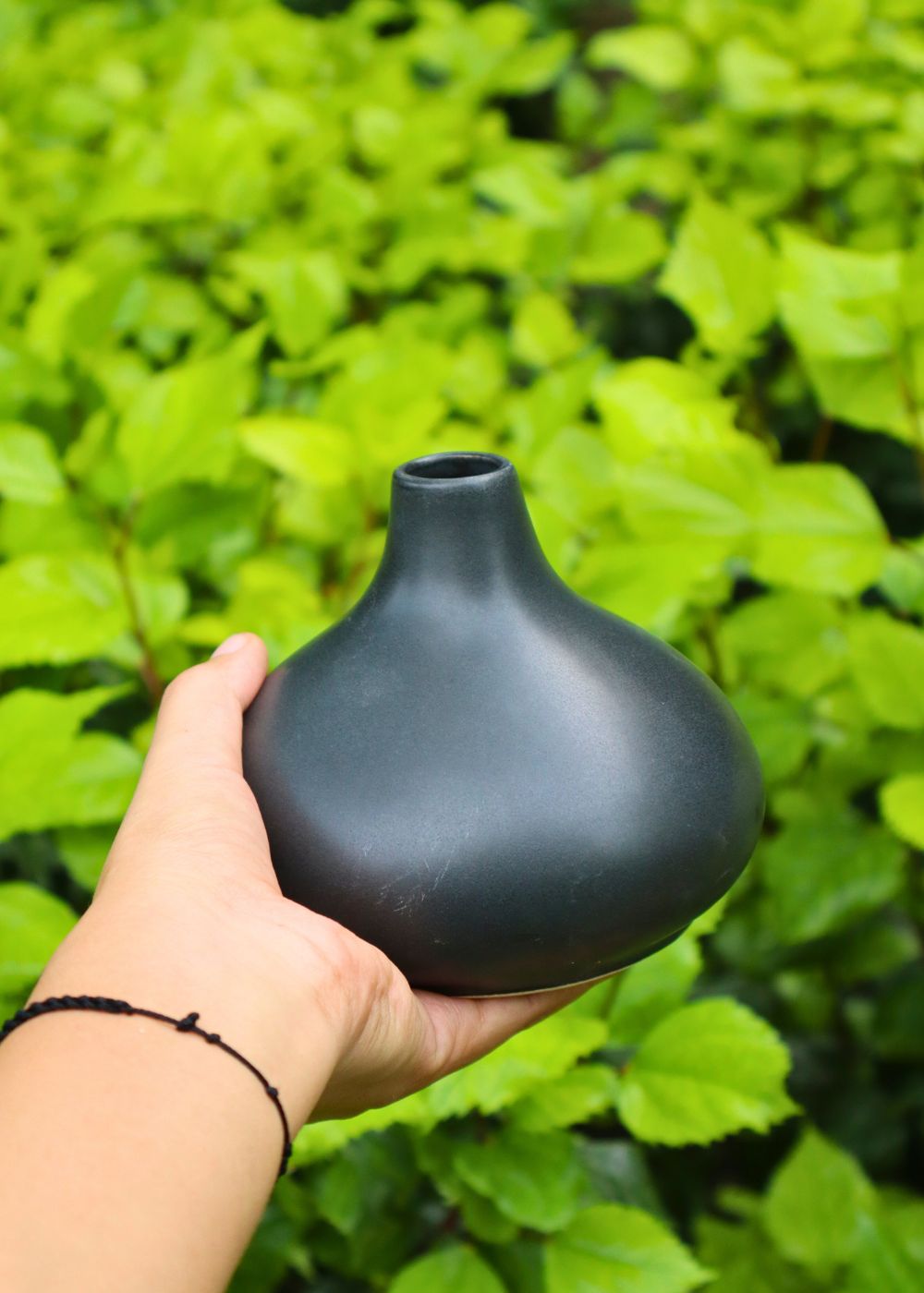 basic black vase with premium quality material