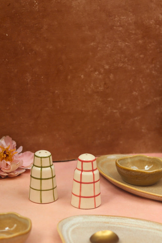 Chequered Salt Pepper Shakers with premium quality material