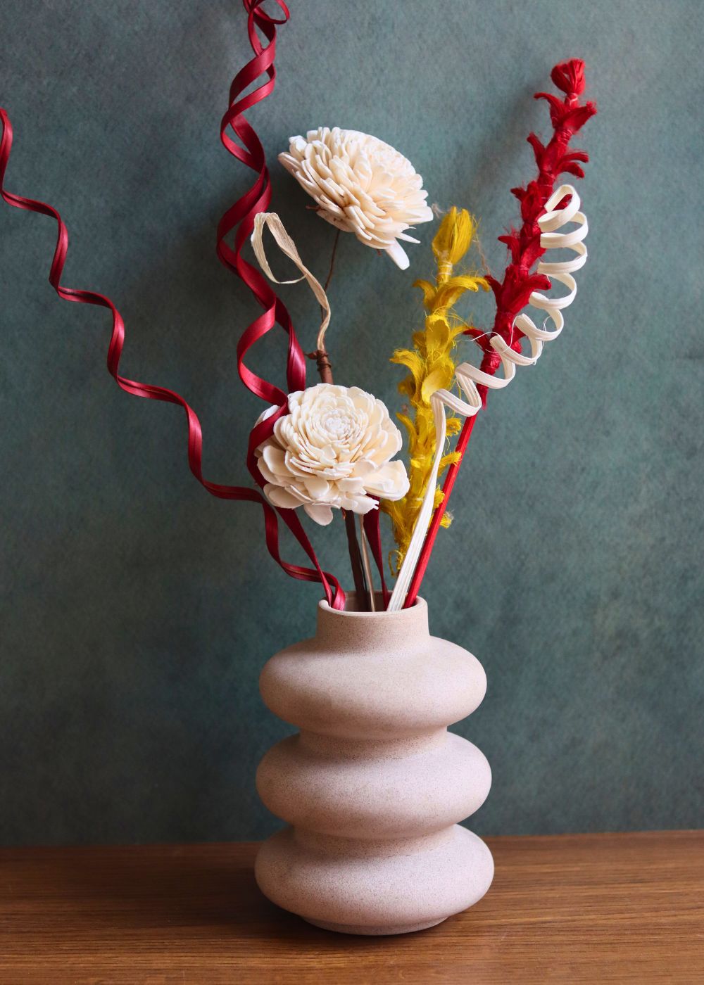 handmade sanded moulded vase with assorted bunch combo 