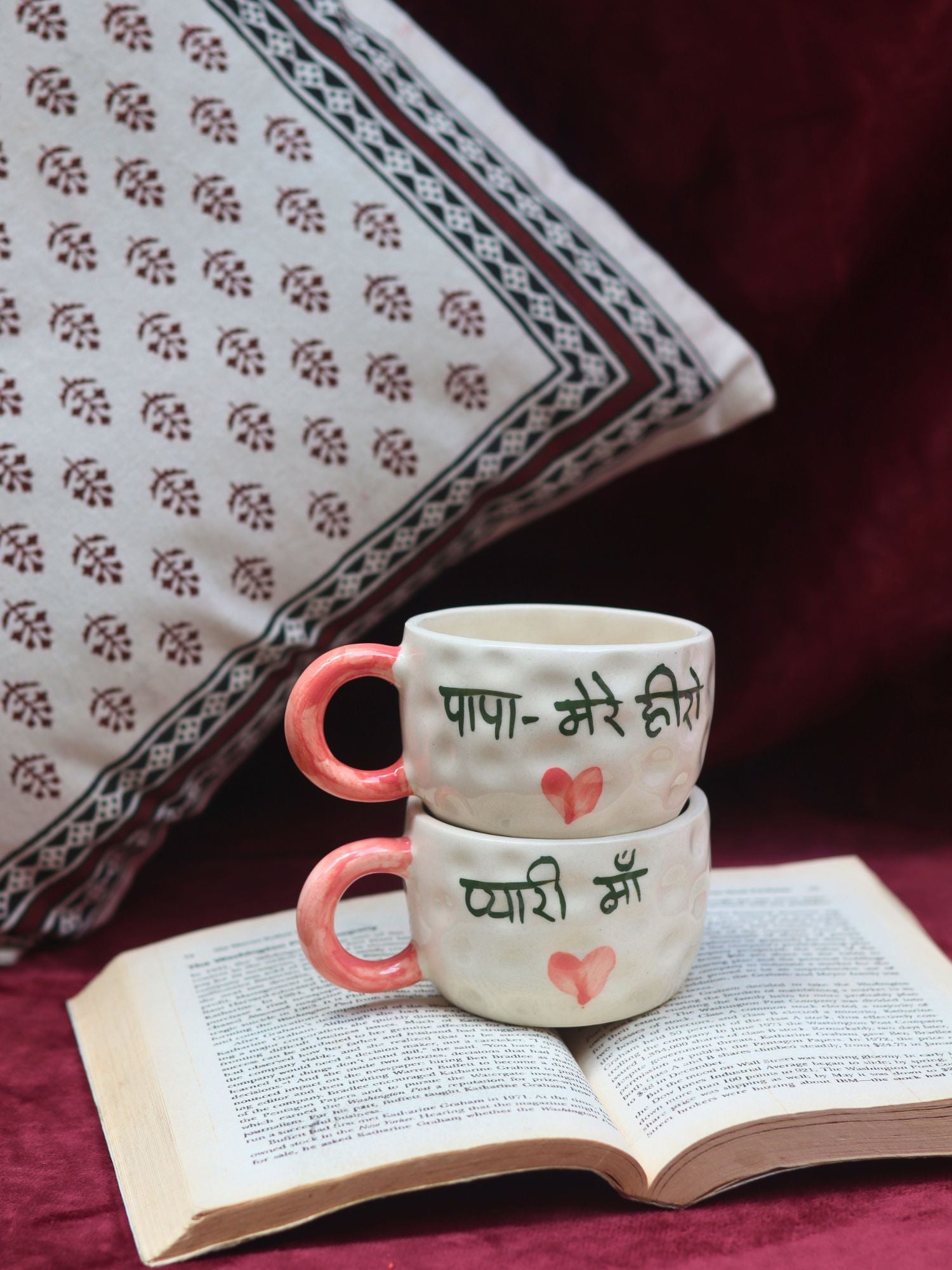 Set of 2 - PAPA Mere Hero & Pyaari Maa mugs combo made by ceramic
