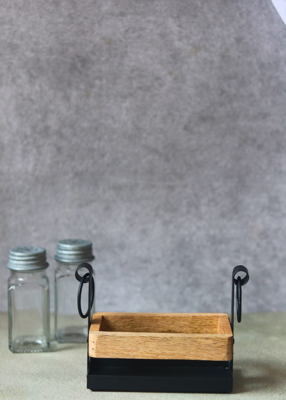 Salt & pepper shaker with stand 