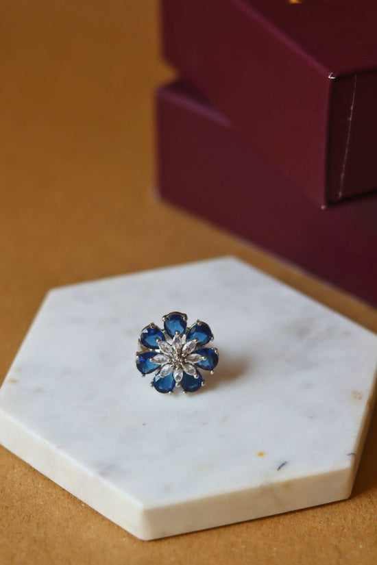 Anti tarnish The Blue Daisy Ring