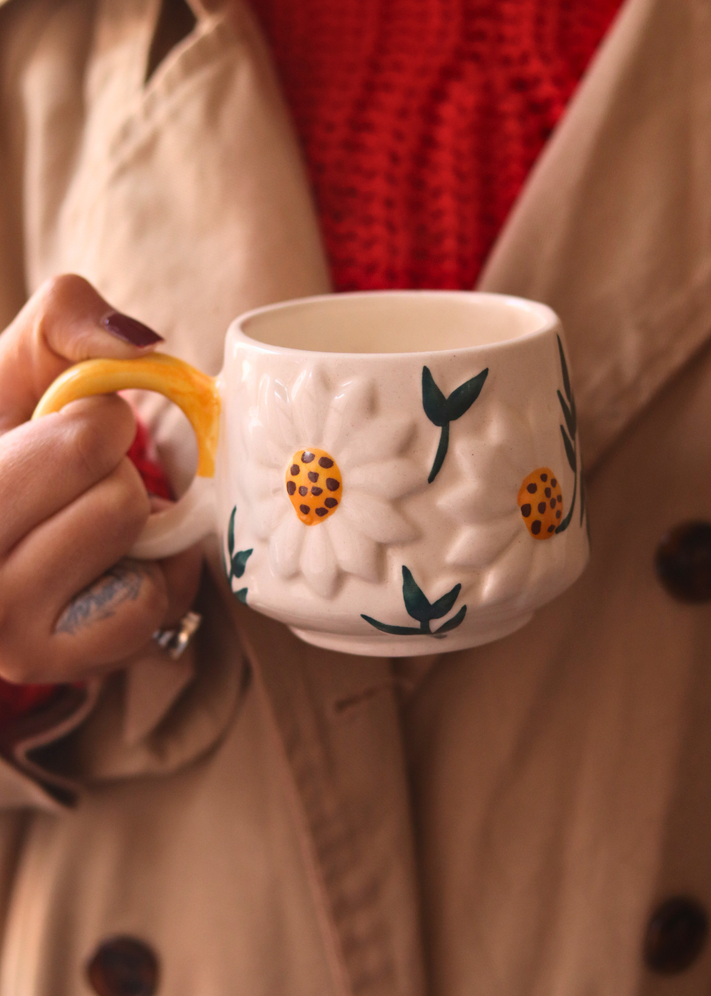 Daisy Bloom Coffee Mug In Hand 