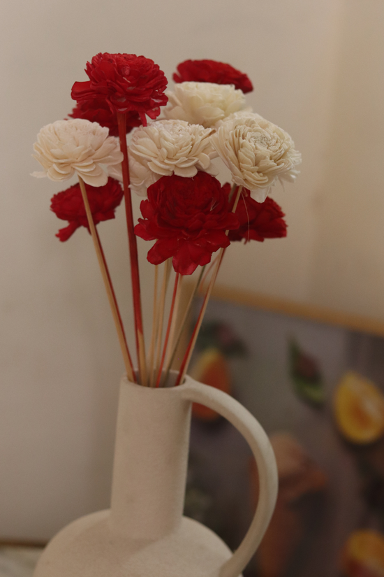 Dried flowers bunch red & white roses