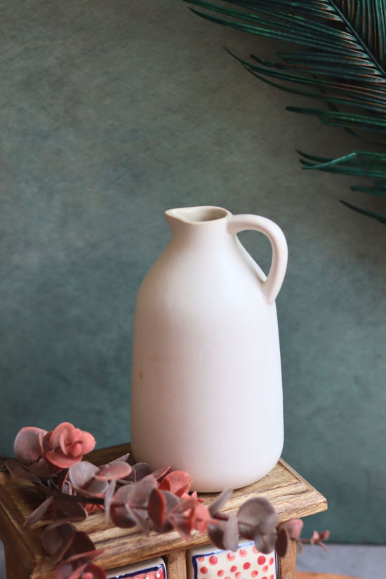 White serenity Vase Made by ceramic 