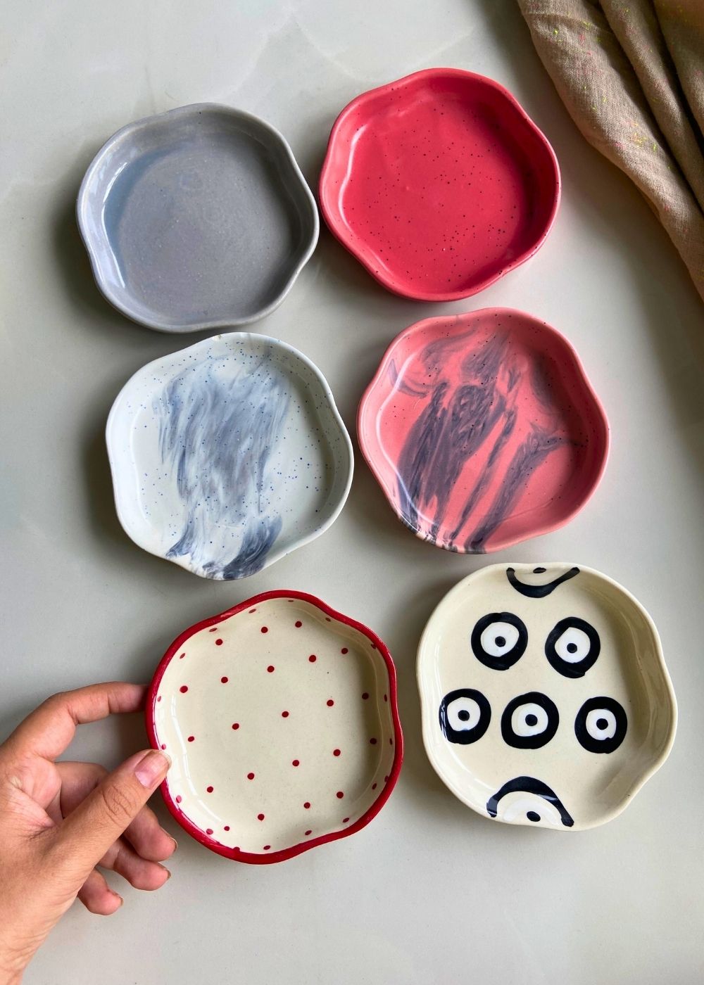 Set of 6 Handpainted Dessert Plate (for the price of 5) made by ceramic