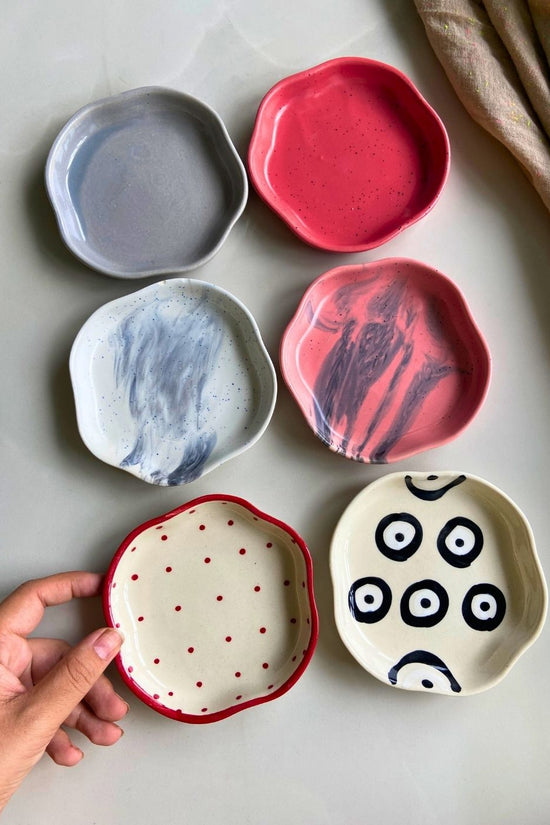 Set of 6 Handpainted Dessert Plate (for the price of 5) made by ceramic