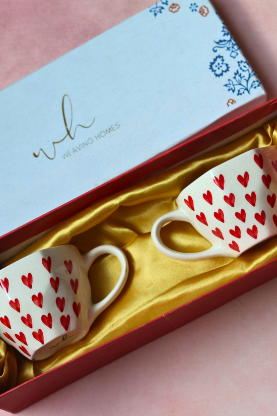 Set of 2 heart mugs in a gift box 