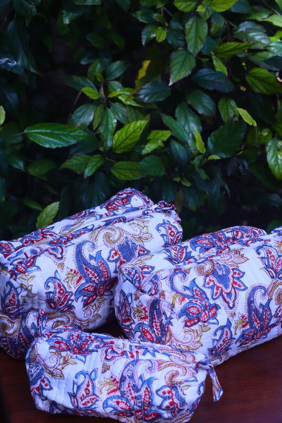 White Paisley Toiletry Bag - Set of 3 made by ceramic
