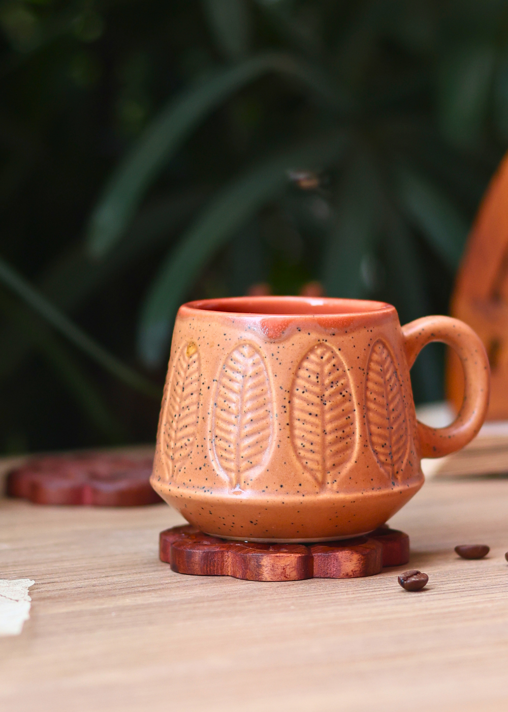 Brown serene leaf coffee mug on wooden lid
