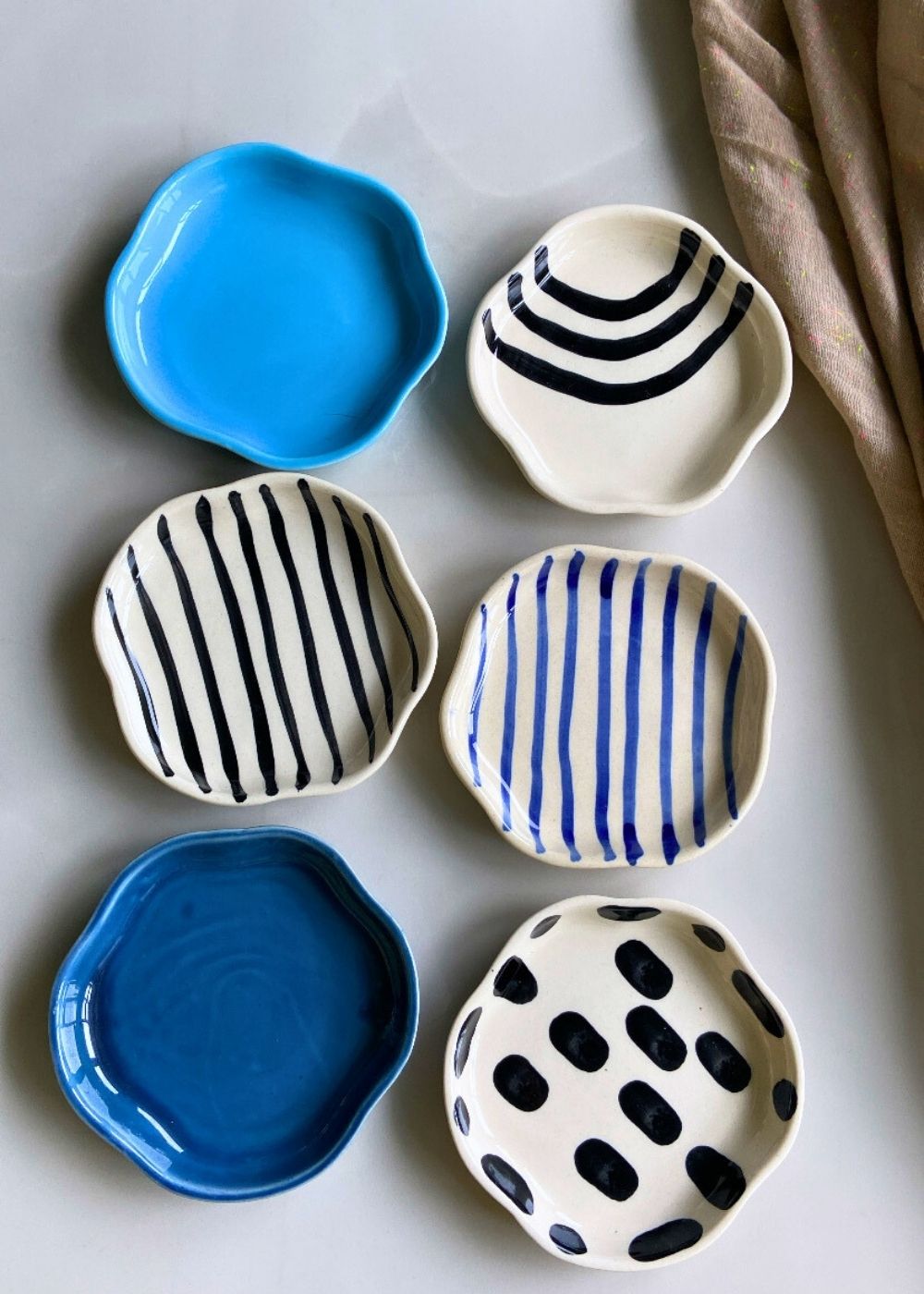 Set of 6 Blue & White Dessert Plate (for the price of 5) premium quality material