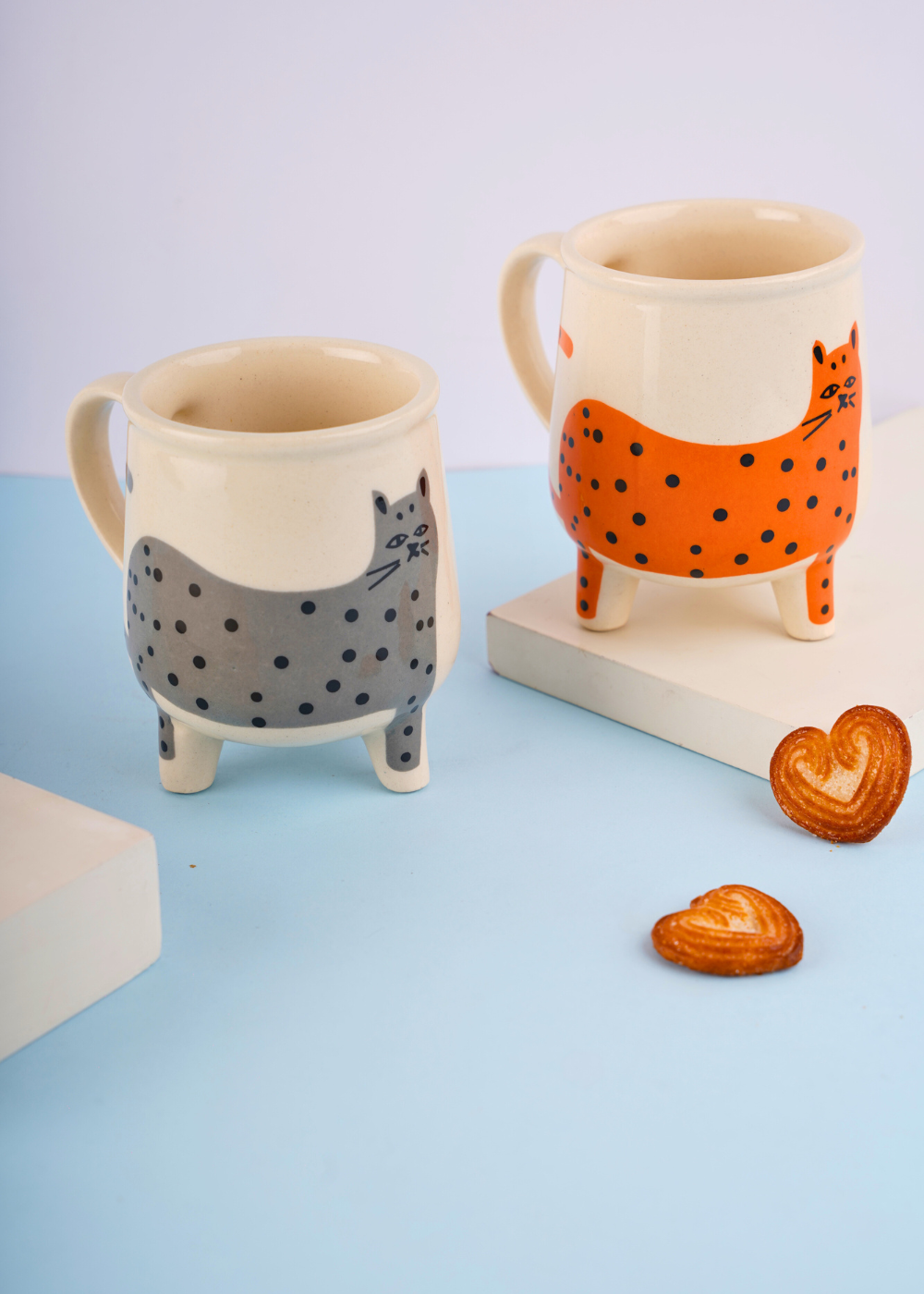 cat mugs with two different color cat print