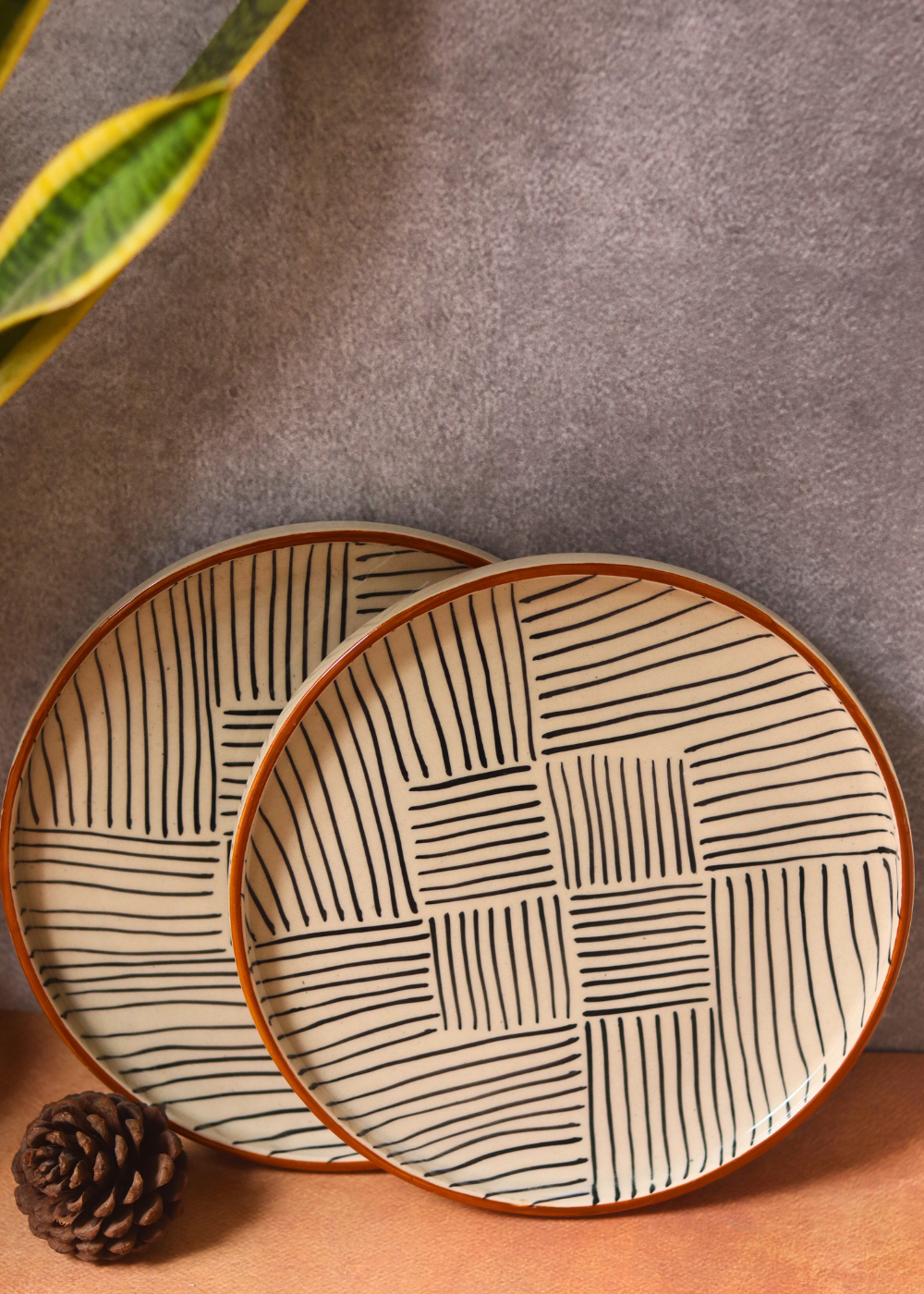 Ceramic platter black & white 