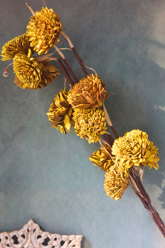 Yellow daisy flower bouquet for home decoration