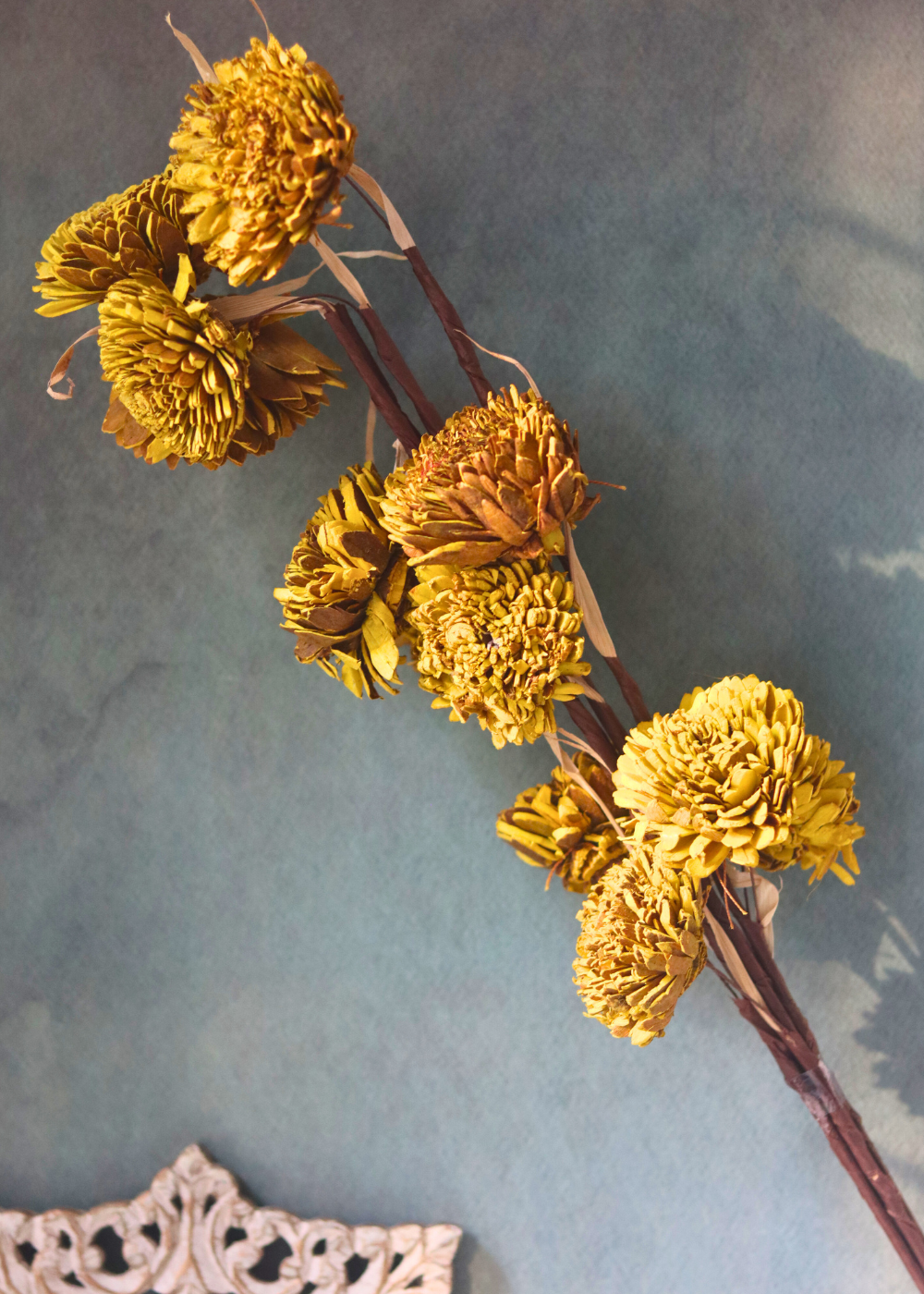 Yellow daisy flower bouquet for home decoration