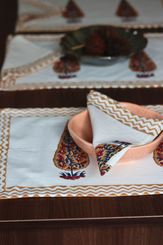 Table mat & napkin floral print