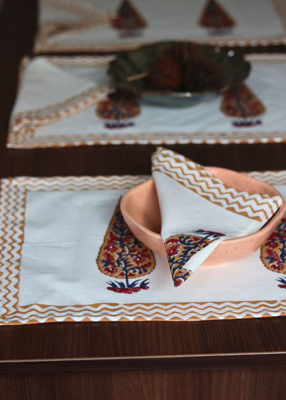 Table mat & napkin floral print