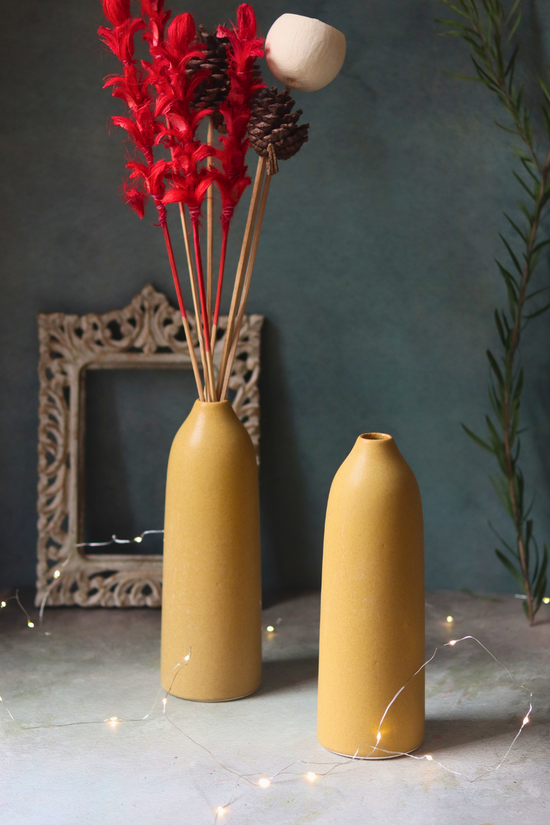 Two ceramic flower vases with flowers