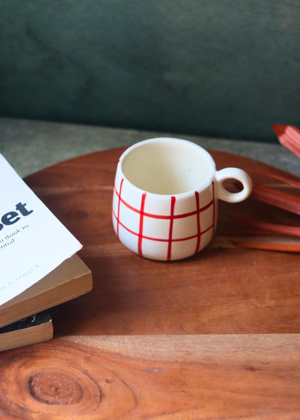 Ceramic coffee mug white & red