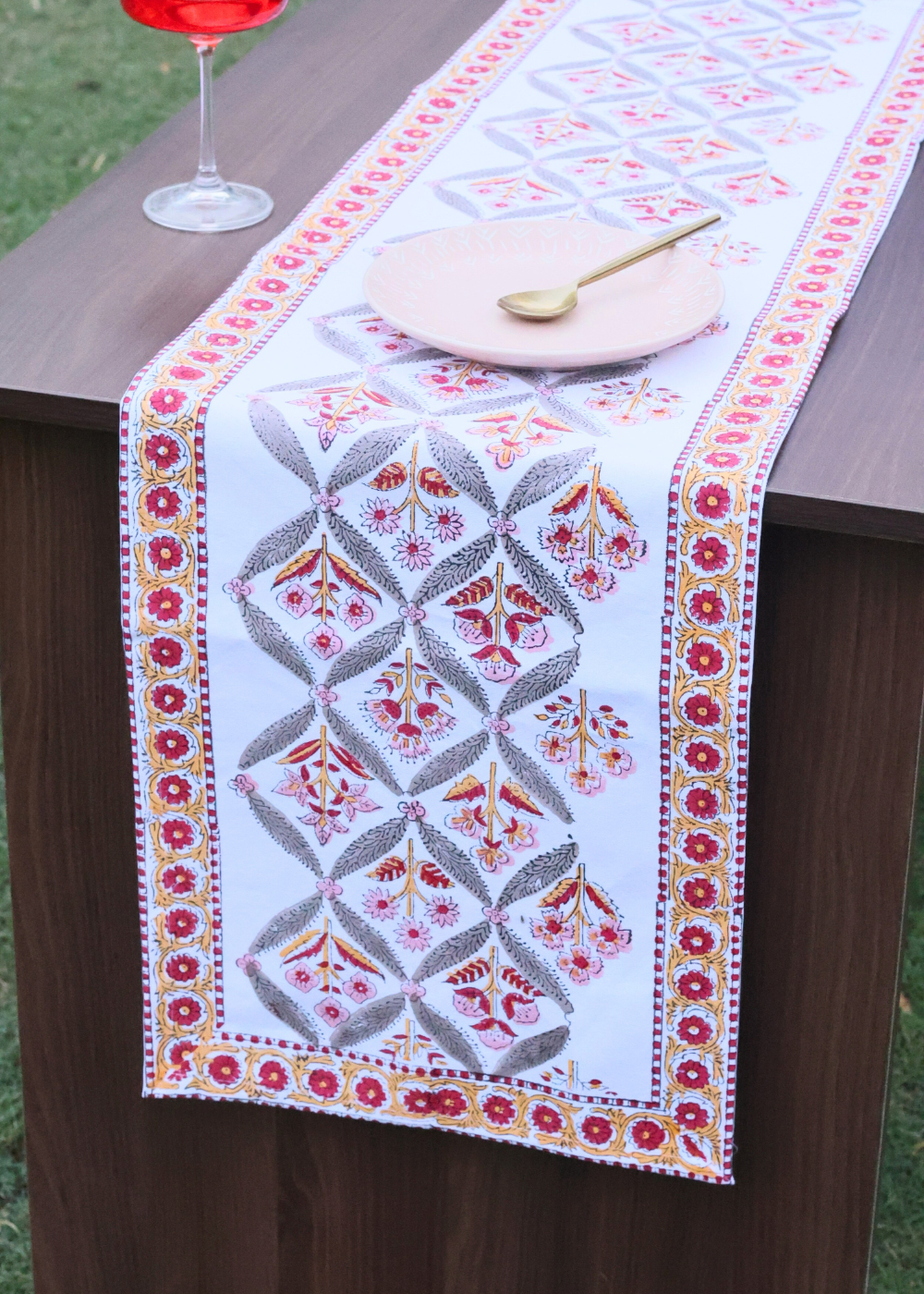 Petunia motif table runner