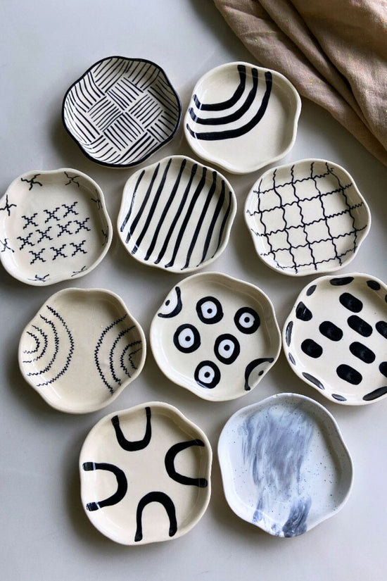 Set of 10 Black & White Dessert Plate (for the price of 7) with premium quality material