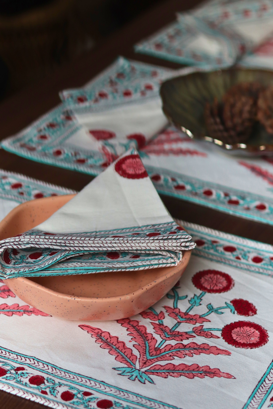 Floral dreams table mat & napkin 