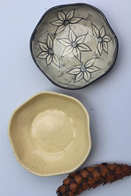 Set of 2 - Basic Creamy & Grey Daisy Curry Bowl Combo made by ceramic