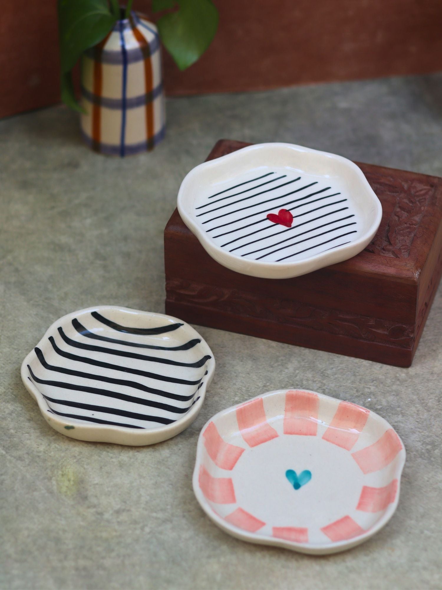 Set of 3 - Heart & Lined Dessert plate
