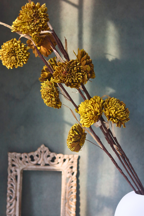 Dried yellow daisy flower bunch 