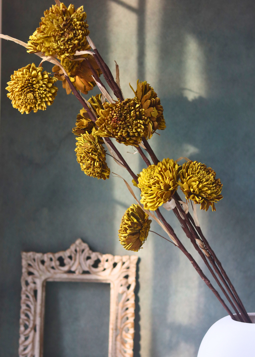 Dried yellow daisy flower bunch 