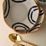 Ceramic bowl with cutleries