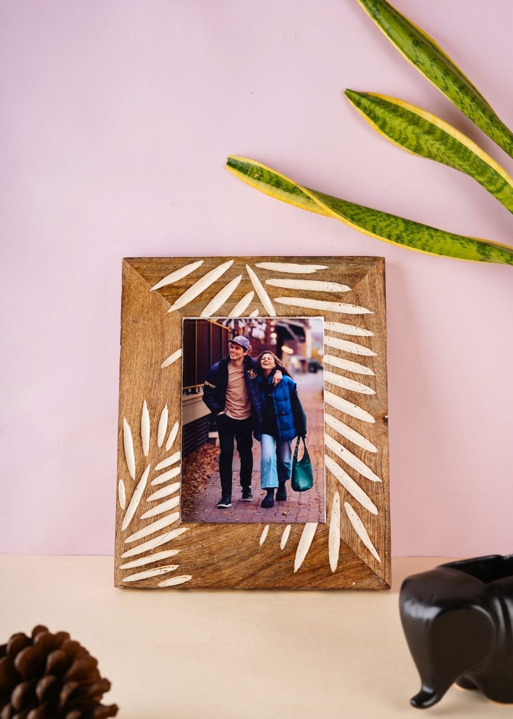 carved leaf photo frame with premium quality wood