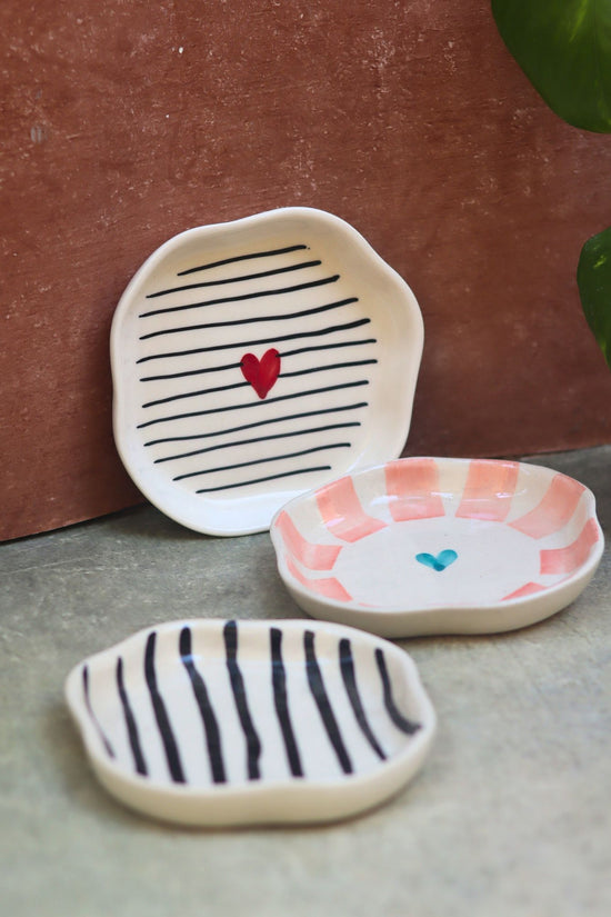 Set of 3 - Heart & Lined Dessert plate
