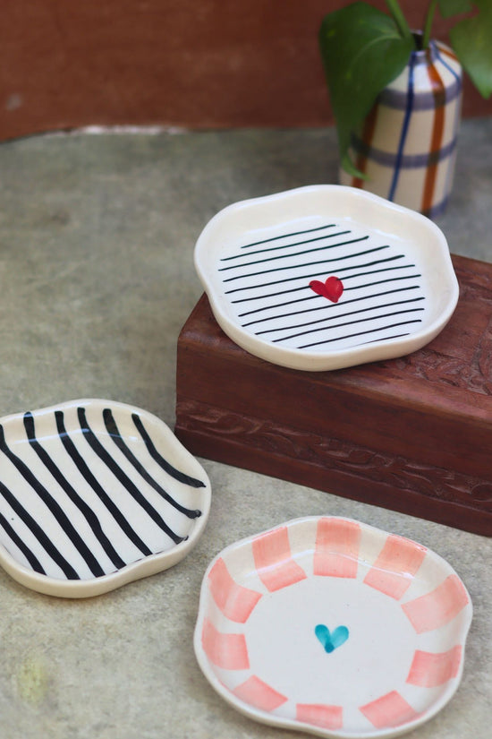 Set of 3 - Heart & Lined Dessert plate
