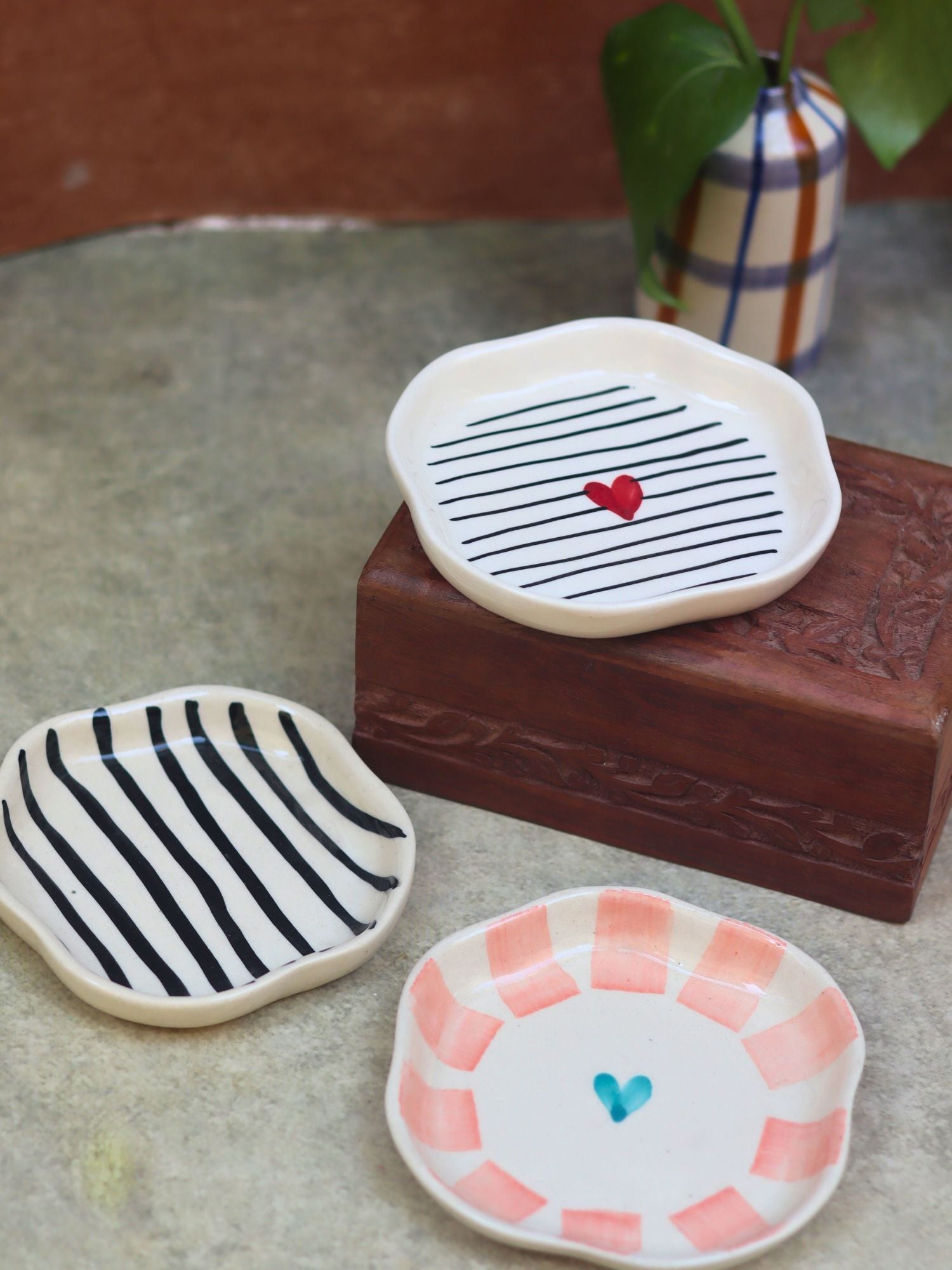 Set of 3 - Heart & Lined Dessert plate