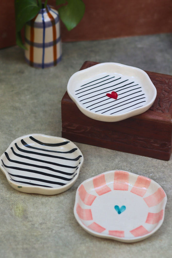 Set of 3 - Heart & Lined Dessert plate