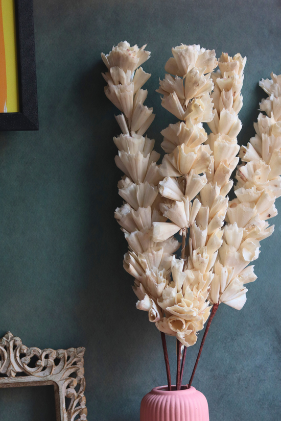 white lily dry flowers bunch