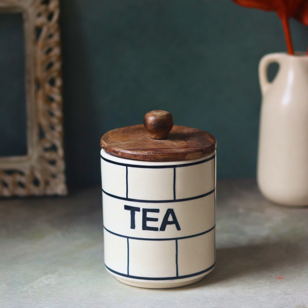 Handmade chequered tea jar with wooden lid